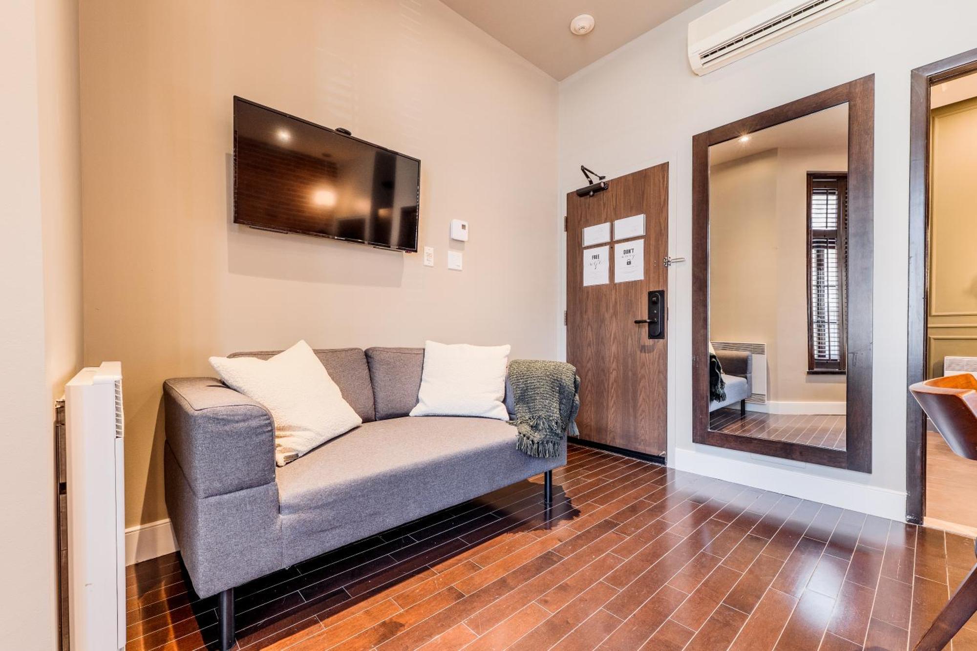Self Check-In Boutique Hotel - Quartier Latin - Room 101 Montreal Exterior photo